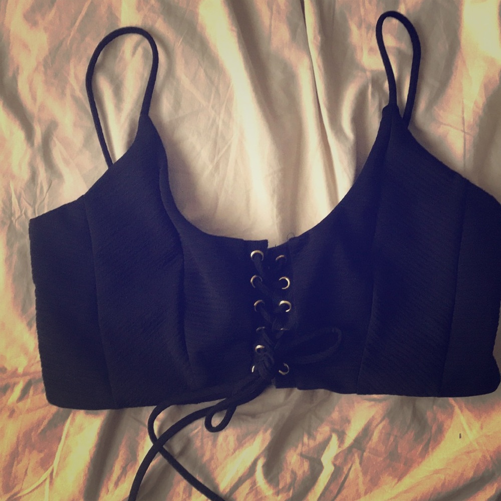 ⚡️Sale ⚡️Black crop top perfect for layering ✨ - Picture 6 of 8